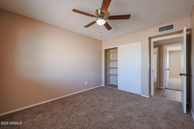 Building Photo - 7119 W Cameron Dr