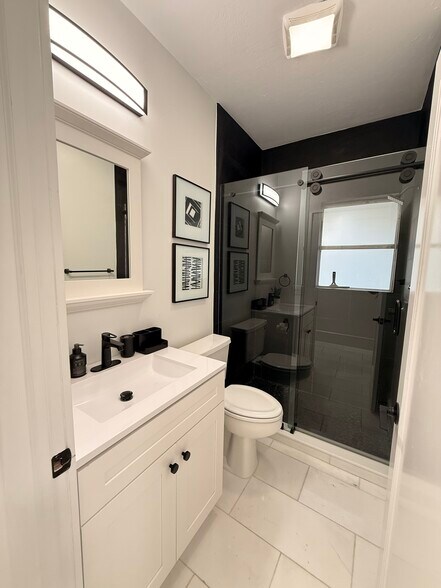 Building Photo - 1920 Victoria Ave