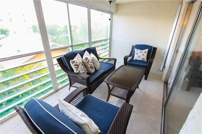 Building Photo - 401 SE 3rd St