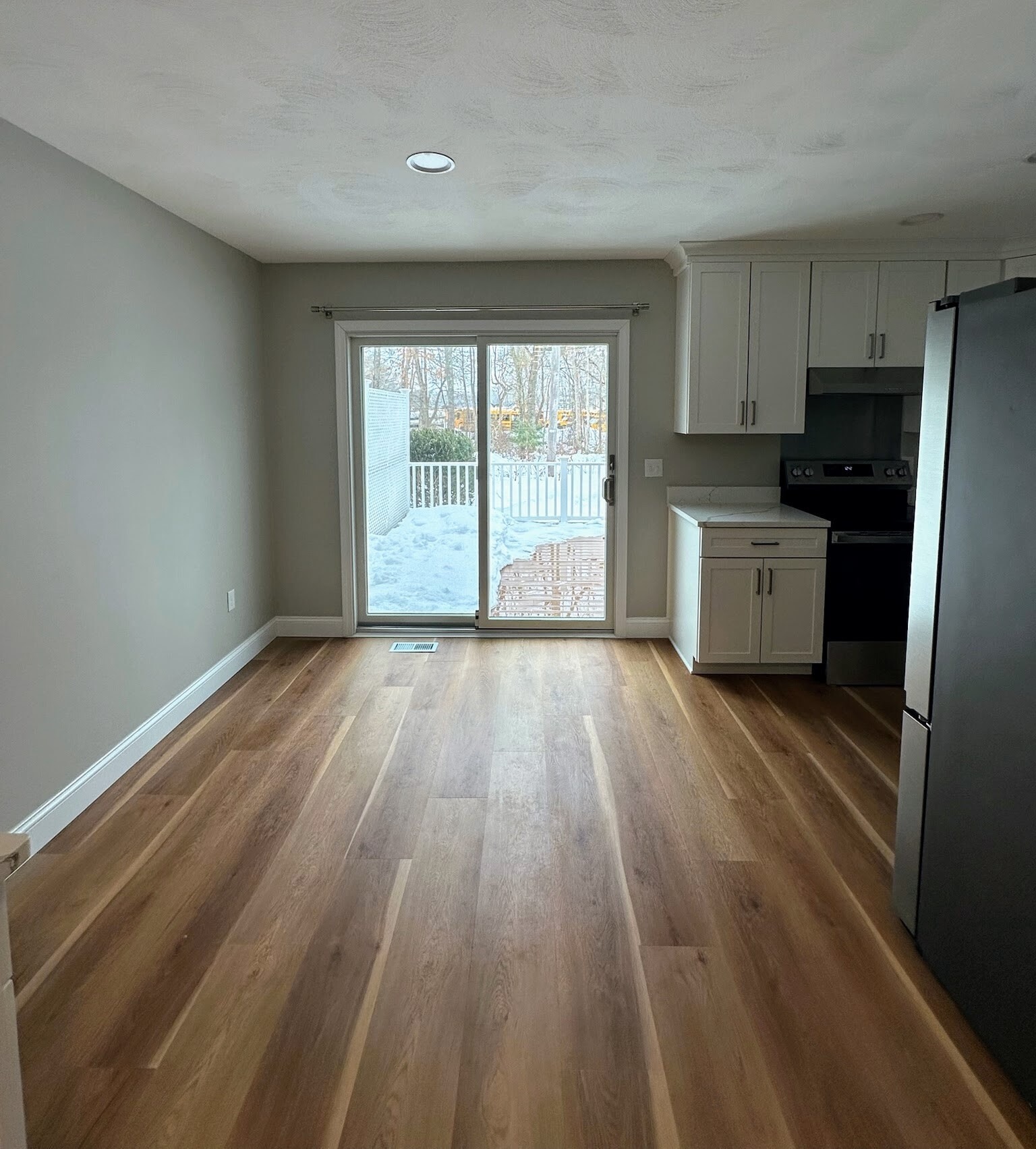 Rear entrance to large 200 sqft deck - 489 Boston Neck Rd