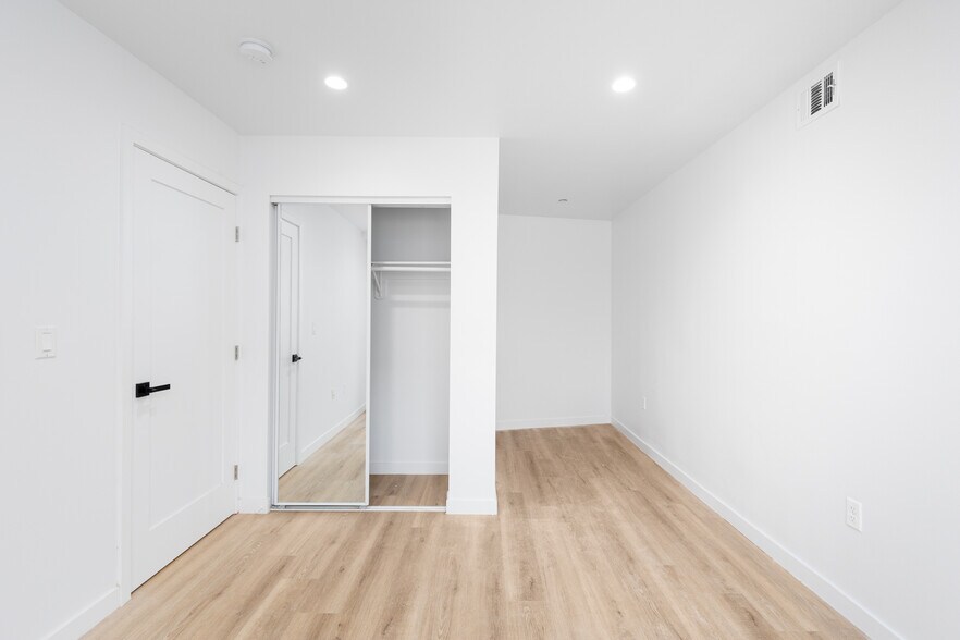 Building Photo - 1416 S Orange Dr