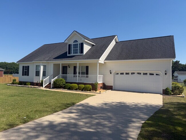 Building Photo - Updated 3 BR Home in Woodridge Estates~LAWN CARE INCLUDED
