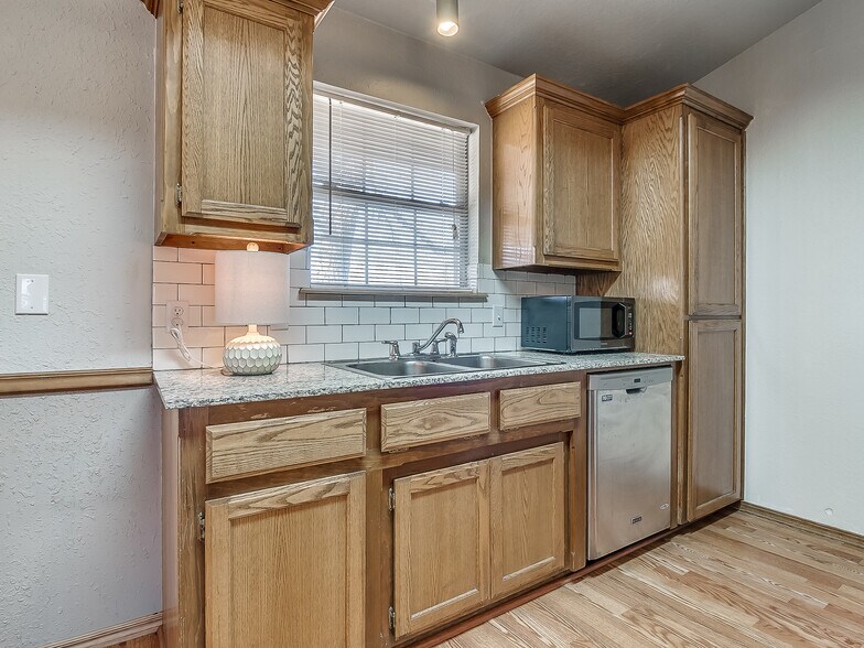 Kitchen has a pantry, garbage disposal, dishwasher and microwave - 1821 Overland Trail