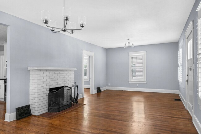 Building Photo - 1121 S Roanoke Ave