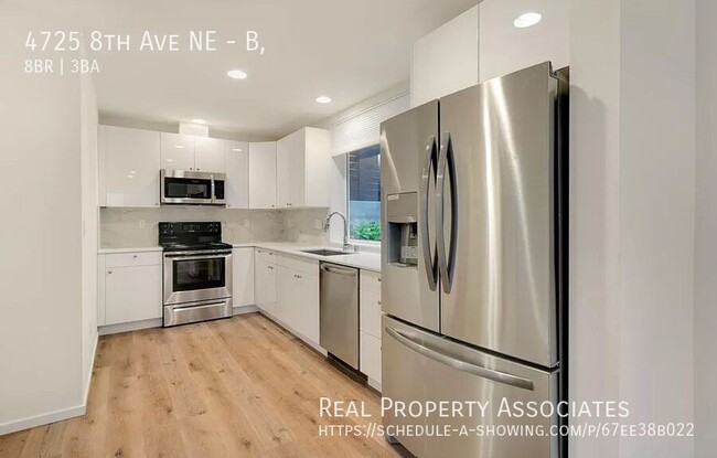 Building Photo - Spacious Modern Townhome in UD!! **Availab...