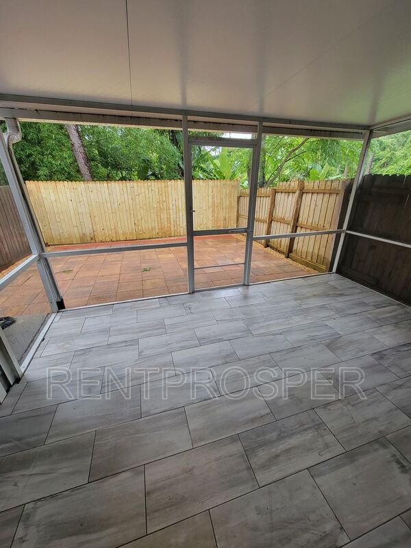 Building Photo - 4435 Brook Hollow Cir