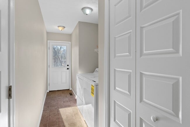 Building Photo - 3-Bedroom in Town of Farmville with One-Le...
