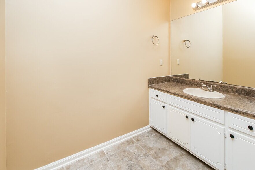 Building Photo - 2021 Corners Cir