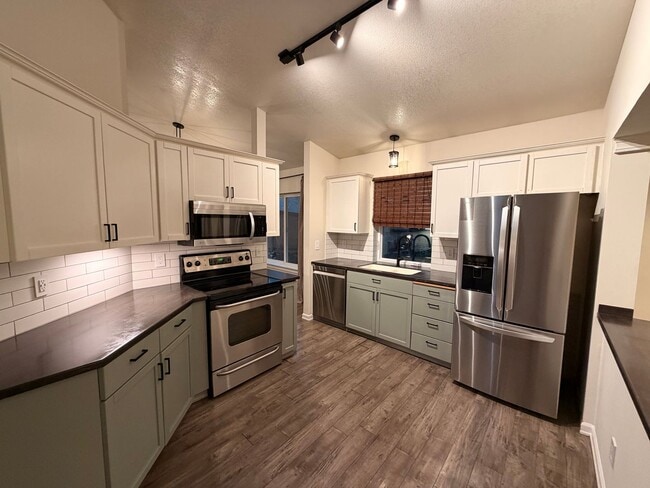 Building Photo - Gorgeous House in a Family-Friendly neighborhood!