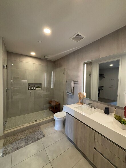 Building Photo - 162 NE 23rd St