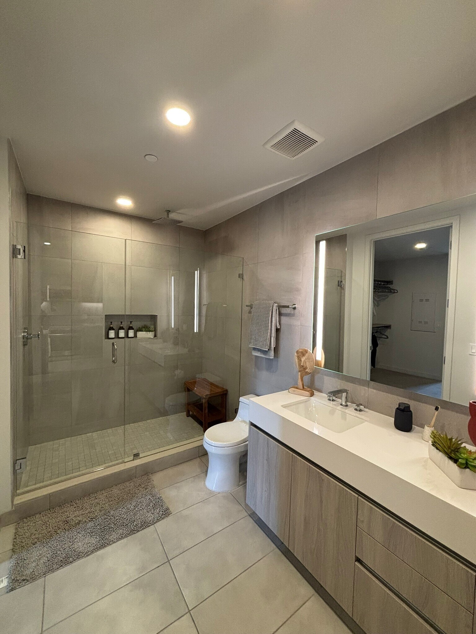 Building Photo - 162 NE 23rd St