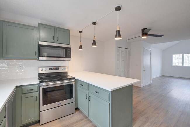 Kitchen - 2042 Pathways Dr