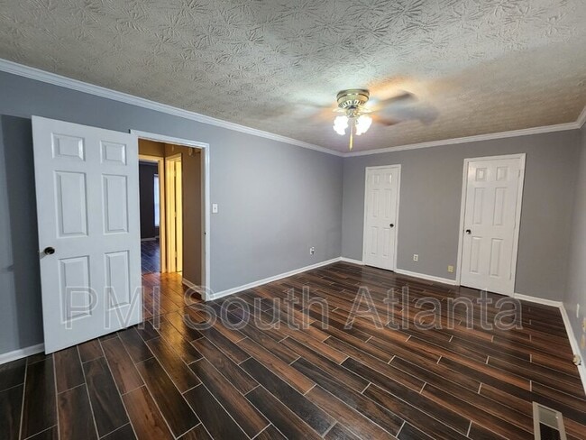 Building Photo - 143 Forrest Ave