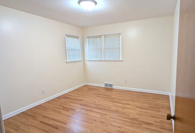 Building Photo - 755 Oakmere Pl