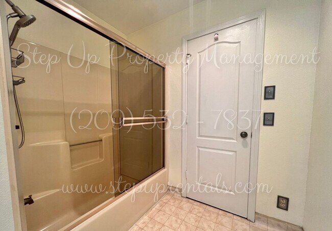 Building Photo - Cedar Ridge 3BR/3BA – Modern Amenities in ...