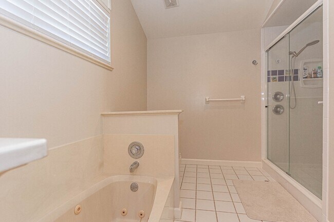 Building Photo - 2225 Silver Sands Ct