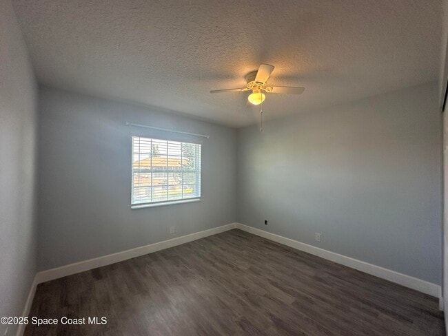 Building Photo - 1047 Small Ct