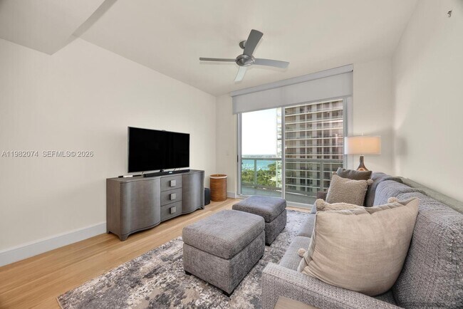 Building Photo - 2645 S Bayshore Dr