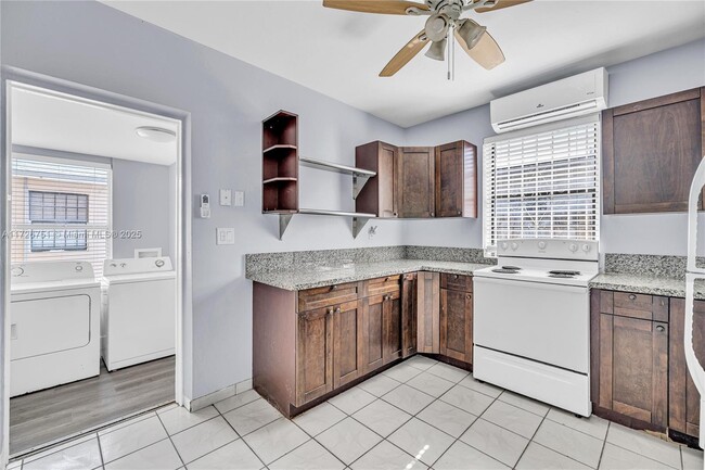 Building Photo - 319 NE 171 St