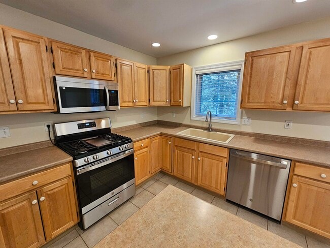 Building Photo - 73 Partridge Dr