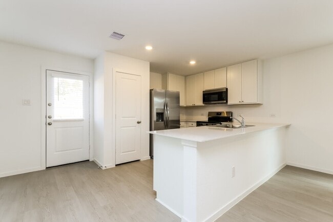 Building Photo - 15298 Abella Dr