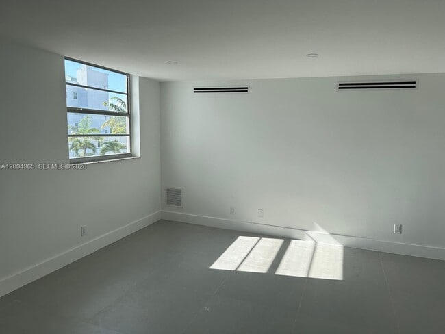 Building Photo - 360 Meridian Ave