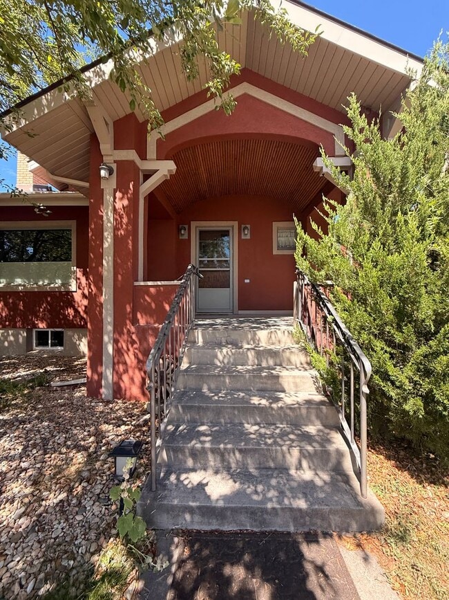 Building Photo - 609 E Garfield St