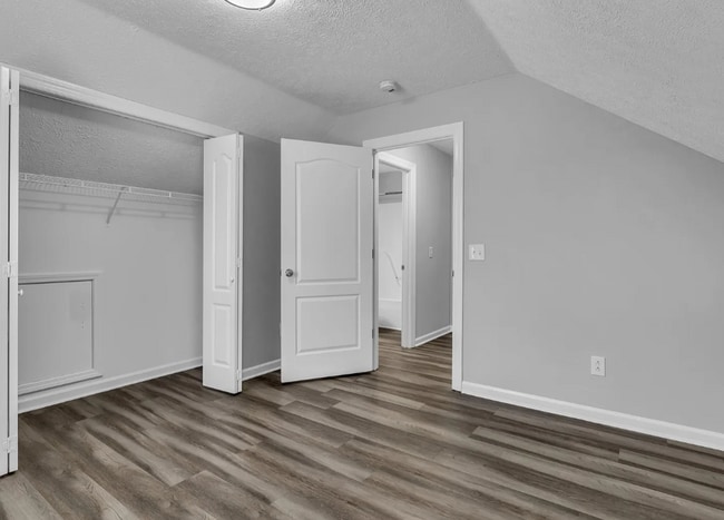 Building Photo - Adorable 3BD/2BA home in Murfreesboro with deck & attached garage!