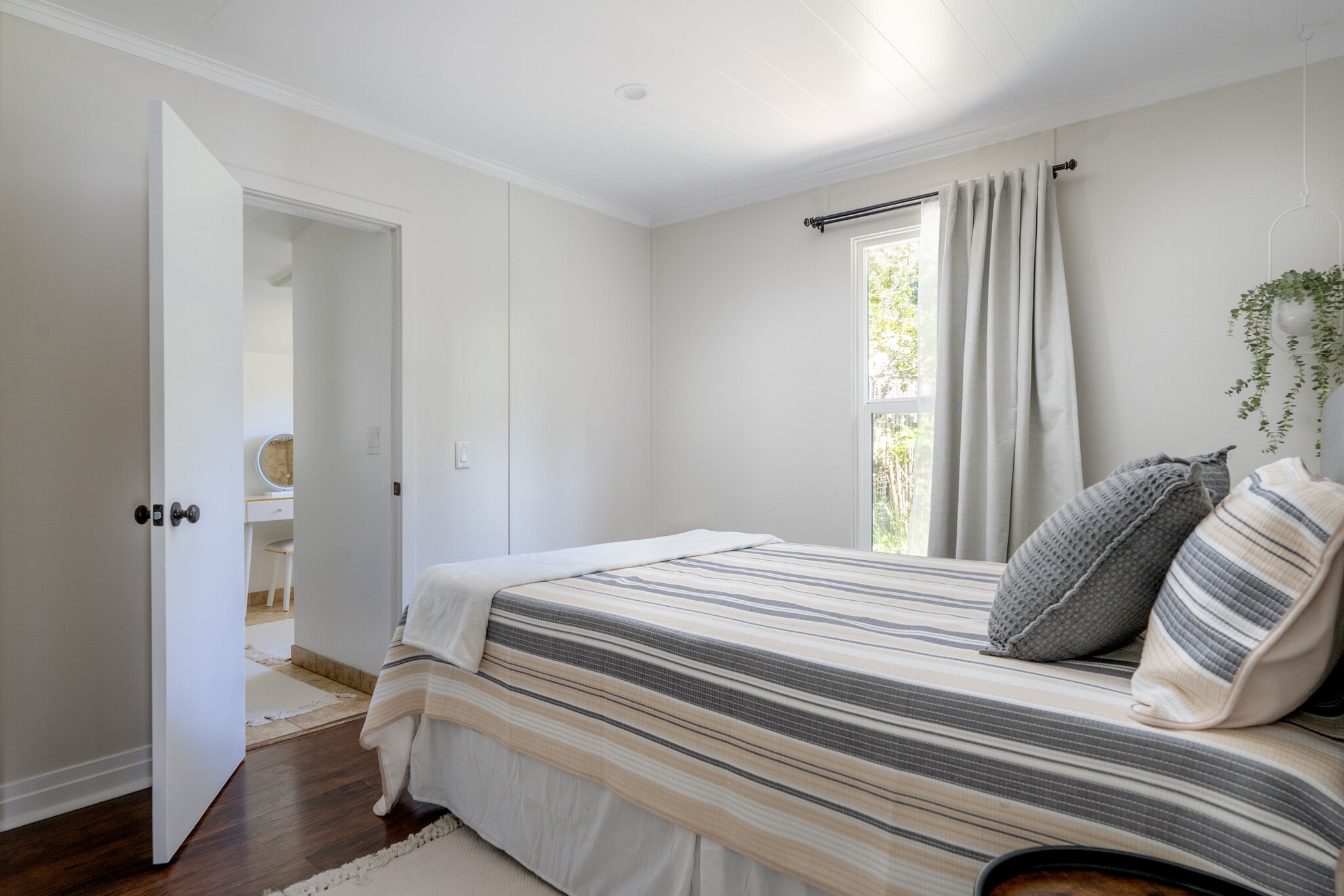 Building Photo - 273 W Carmel Valley Rd