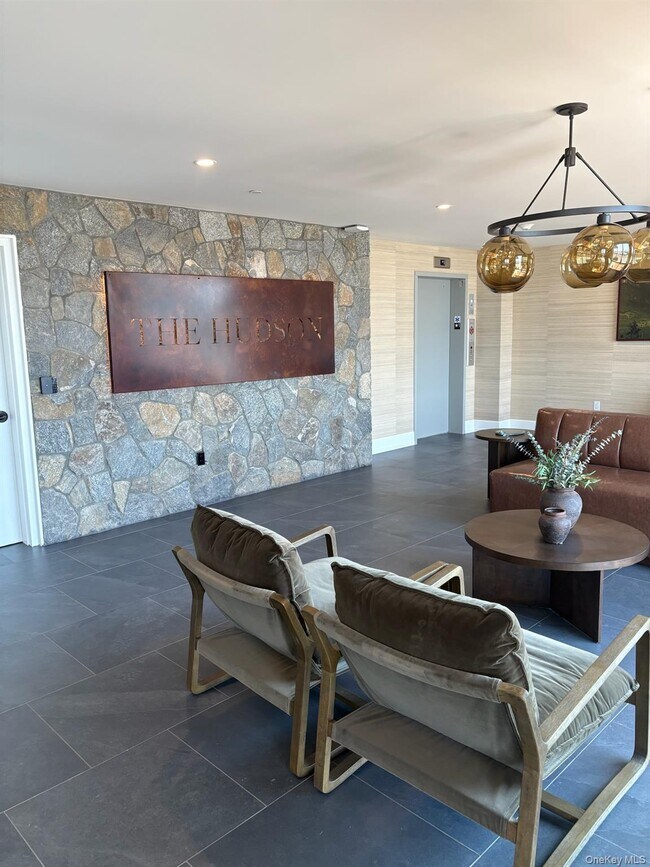 Building Photo - 25 S Riverside Ave