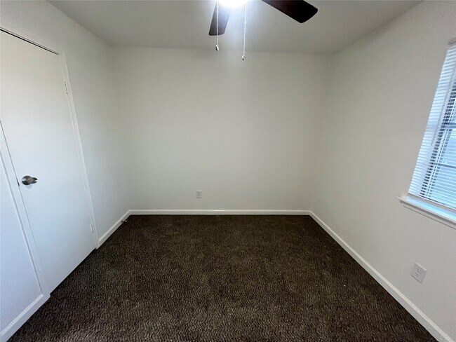 Building Photo - 12811 Murr Way