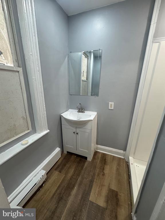 Building Photo - 327 N 6th St