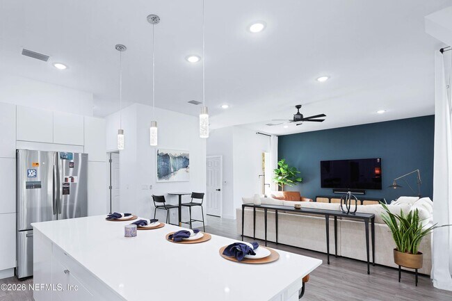 Building Photo - 5631 Heckscher Dr