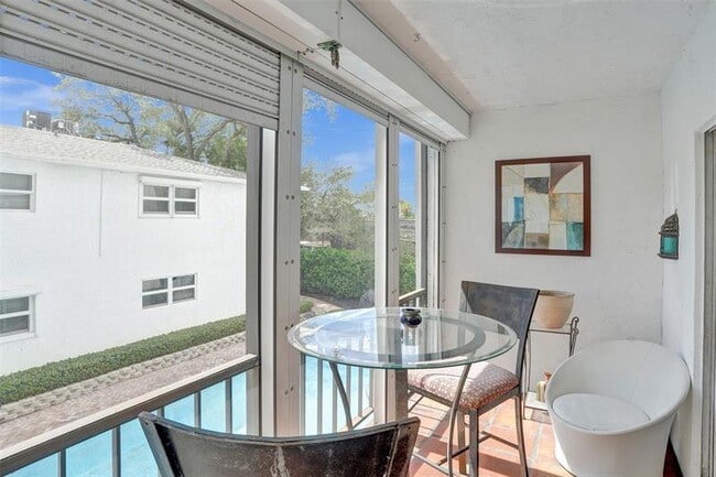 Building Photo - 1212 SE 2nd Ct