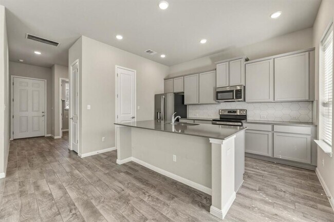 Building Photo - 1015 Vista View Dr