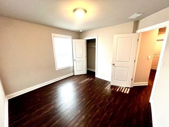 Building Photo - 4 bedroom, 3.5 bath townhouse in a swim community located in Woodstock, GA. Within walking distan...