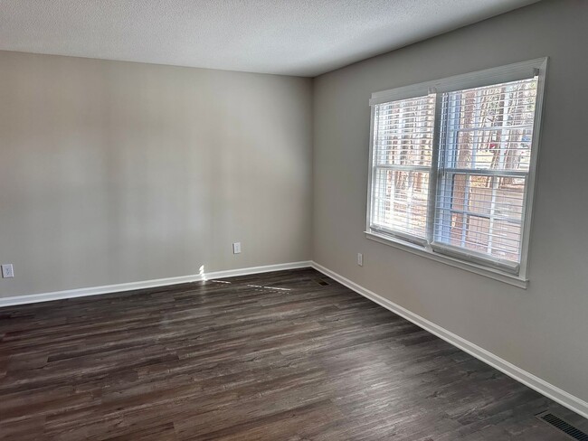 Building Photo - 5203 Deer Haven Dr