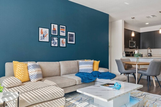 Building Photo - 711 W Broadway Rd