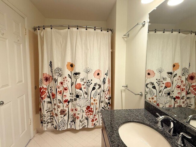 Building Photo - 71 Oak Knoll Dr