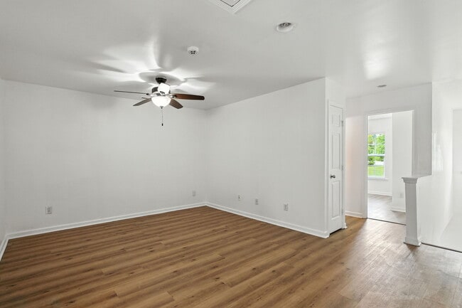 Building Photo - 132 Point Comfort Ln