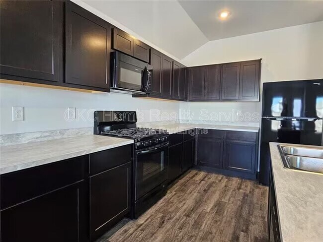 Building Photo - 1505 Land Run Ln