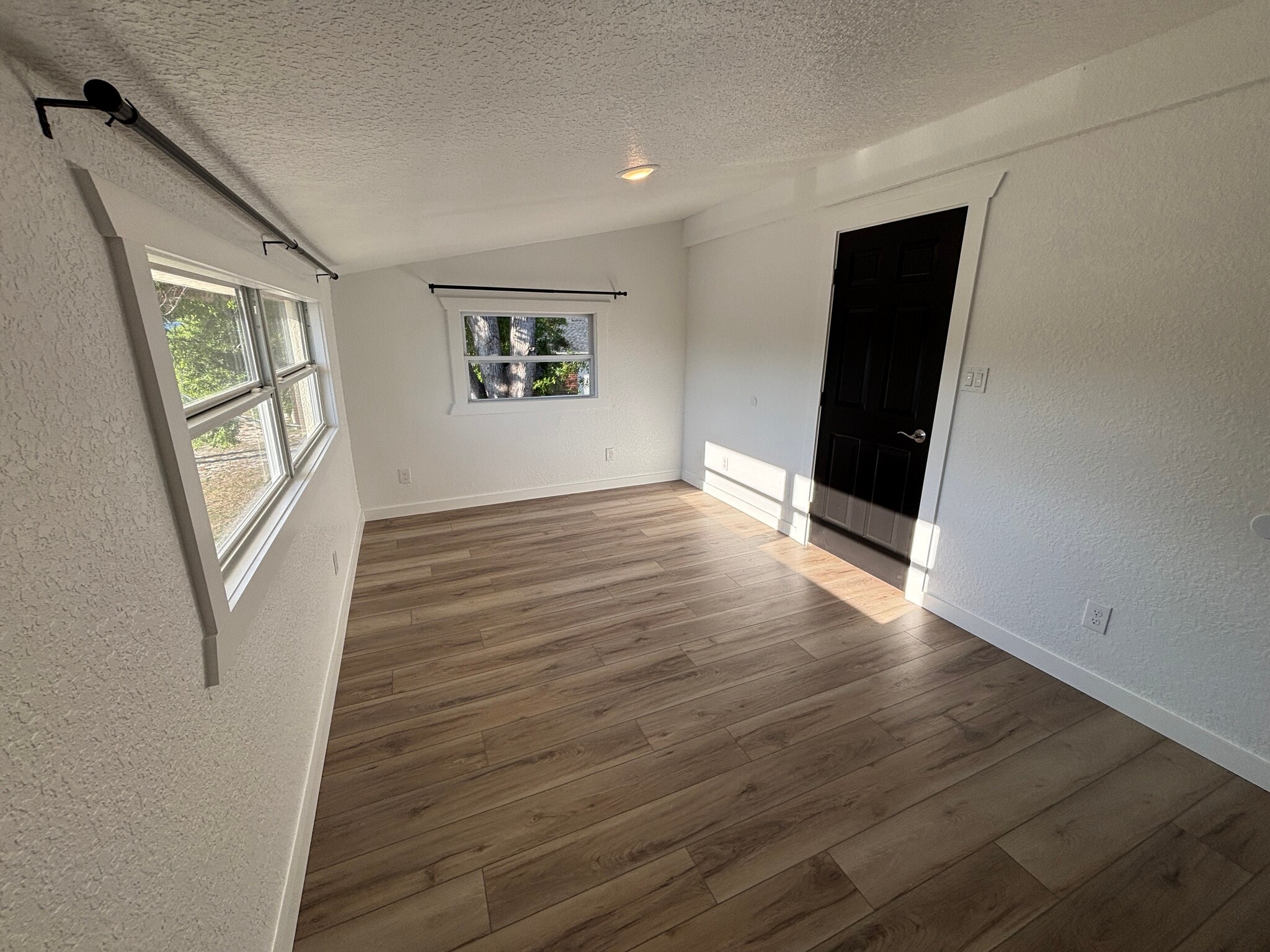 Building Photo - 150 S Nekoma Ave