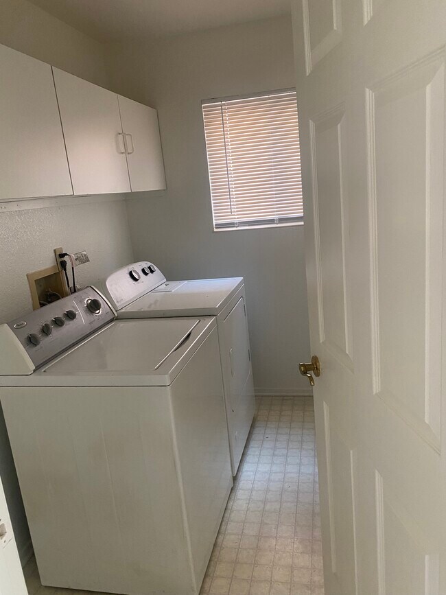 Building Photo - 40095 Festival Rd