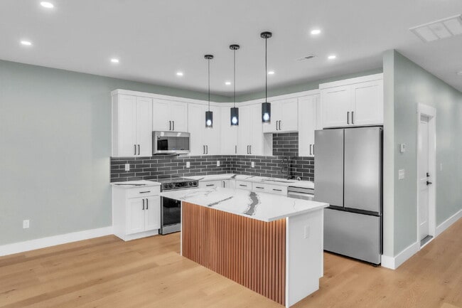 Building Photo - Updated 3-Bedroom, 2.5-Bathroom Townhome Gem in Landrum