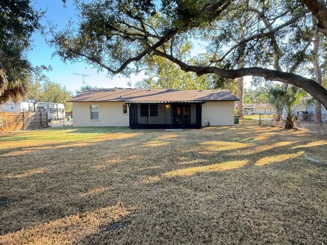 Building Photo - Move-In Ready 3-Bedroom Home Near UTC & Sarasota Airport!