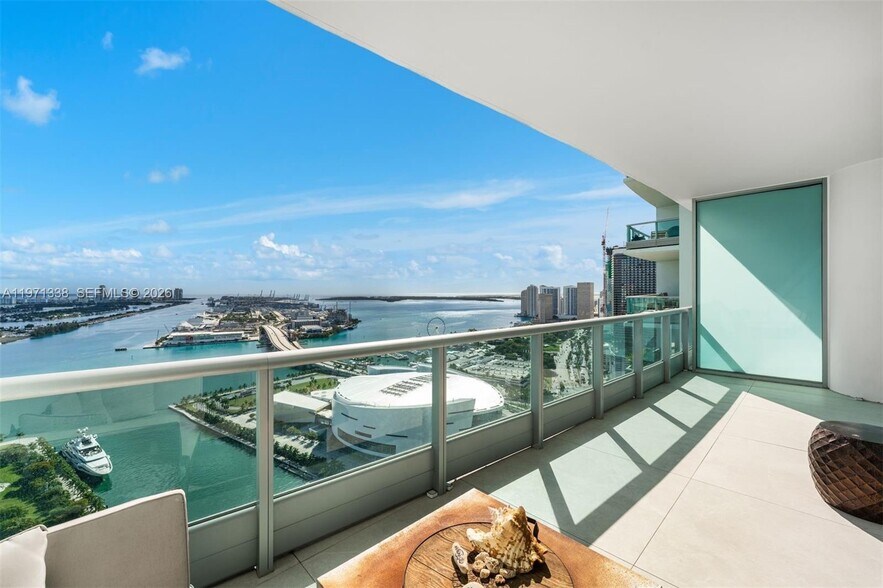 Building Photo - 900 Biscayne