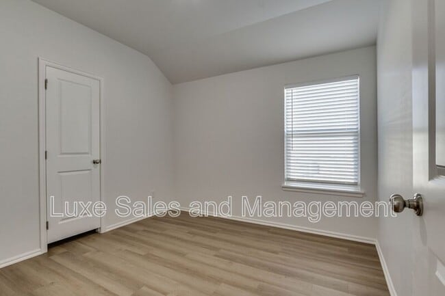 Building Photo - 11603 Mackenzie Wy