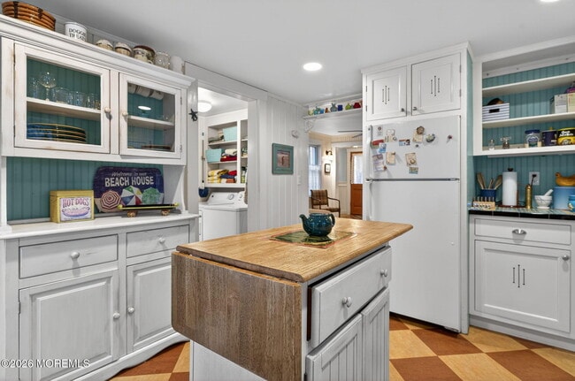 Building Photo - 81 Broadway