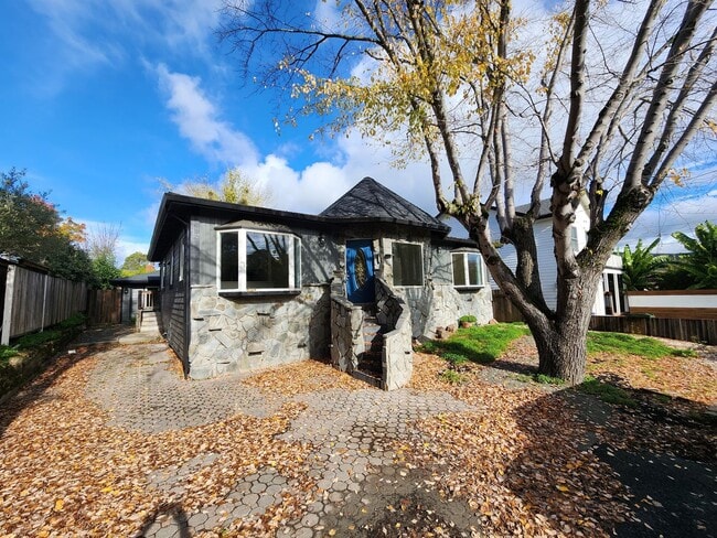 Primary Photo - 715 Boyes Blvd