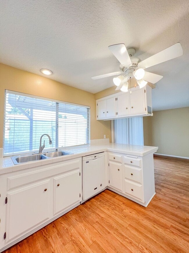 Building Photo - Cypress 2 Bed Townhome - 2 Car Garage - Gorgeous - Amenities Galore!!!!!